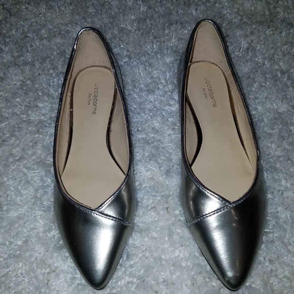 Liz Claiborne Shoes - Liz Claiborne silver flats pointed toe size 5